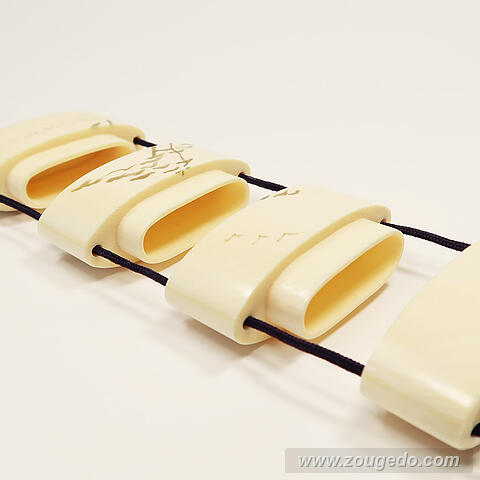 【本象牙】印籠（松）