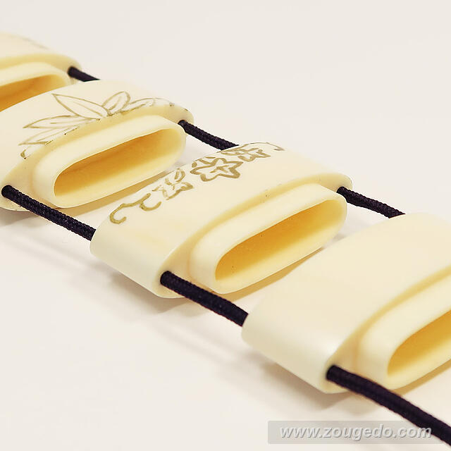 【本象牙】細型印籠（ささりんどう）