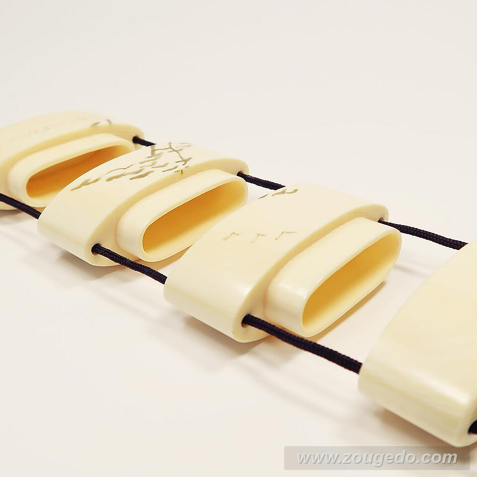 【本象牙】印籠（松）